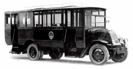 �������� "Renault" � ����, ��������������� ������