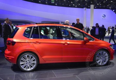 Product expert, analyze for us Volkswagen stand