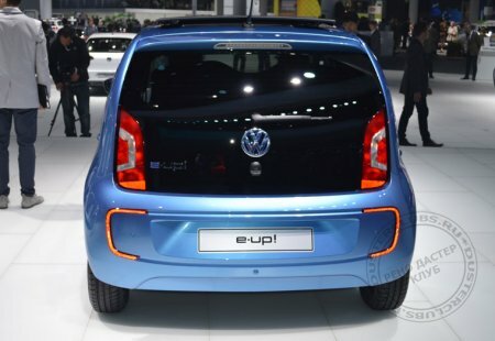 Product expert, analyze for us Volkswagen stand