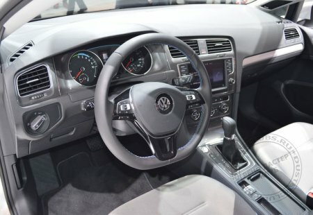 Product expert, analyze for us Volkswagen stand